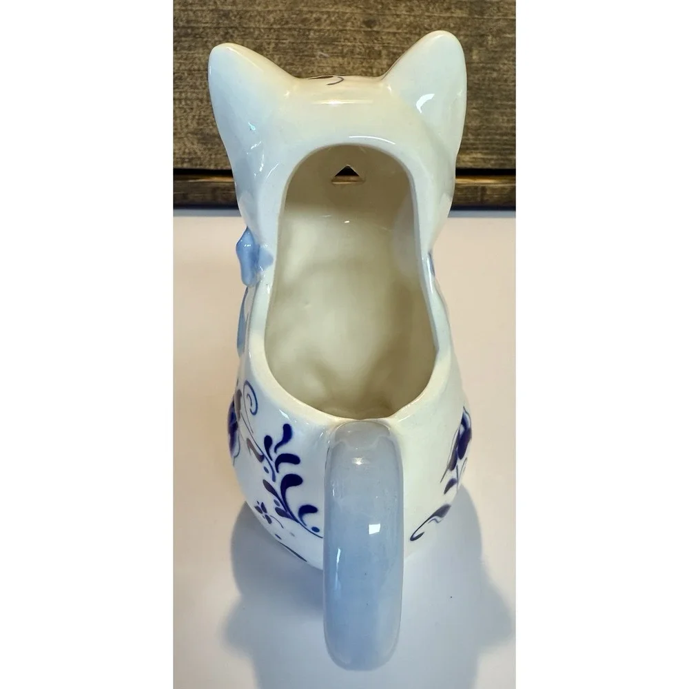 Enesco Blue And White Cat Kitten Salt And Pepper Shakers‎ Set Floral Design